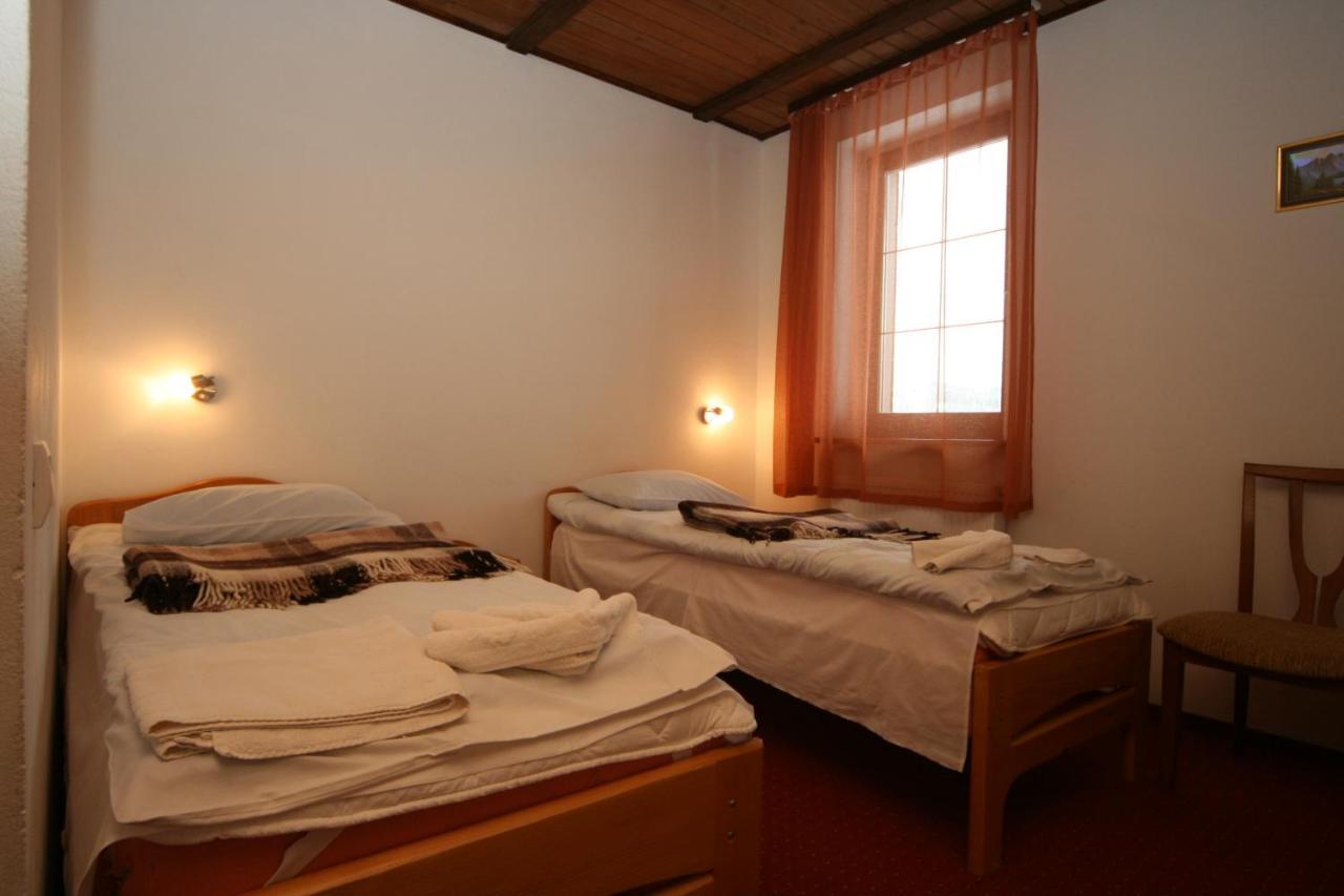 Alpenhof Pansion Hotell Slavske Exteriör bild