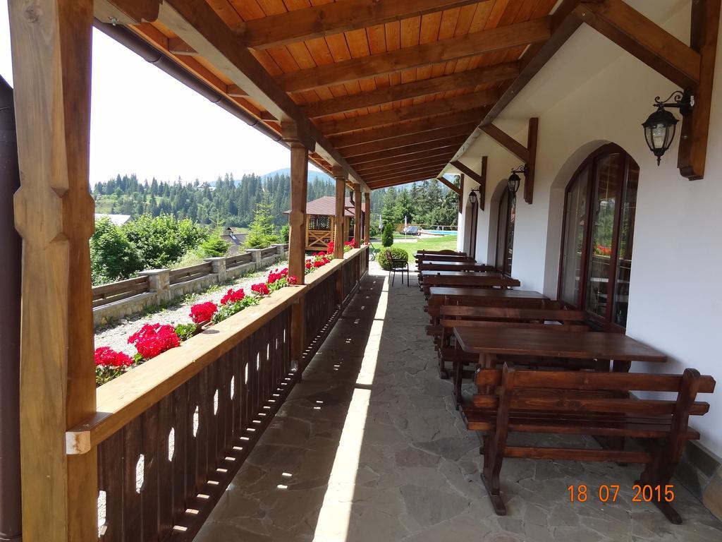 Alpenhof Pansion Hotell Slavske Exteriör bild