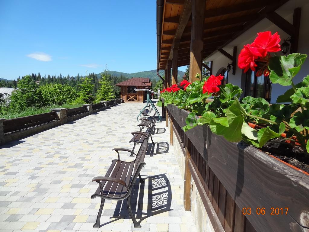 Alpenhof Pansion Hotell Slavske Exteriör bild
